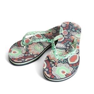Vera Bradley flip flops